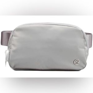 NWT Lululemon Everywhere Belt Bag Silver Drop